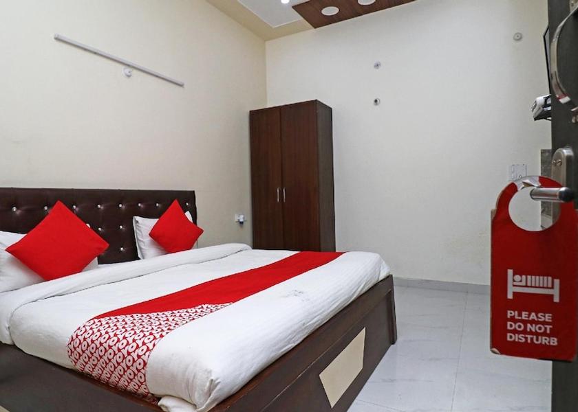 Uttar Pradesh Vrindavan Deluxe room