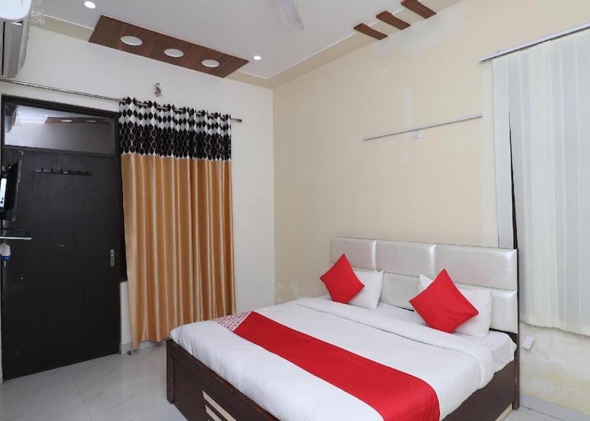 Uttar Pradesh Vrindavan Deluxe room