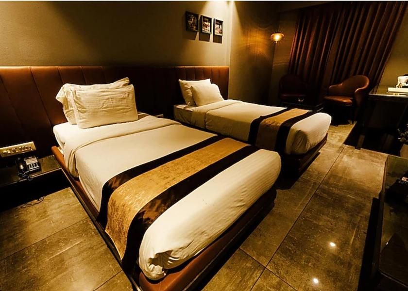 Maharashtra Latur Deluxe Room twin bed