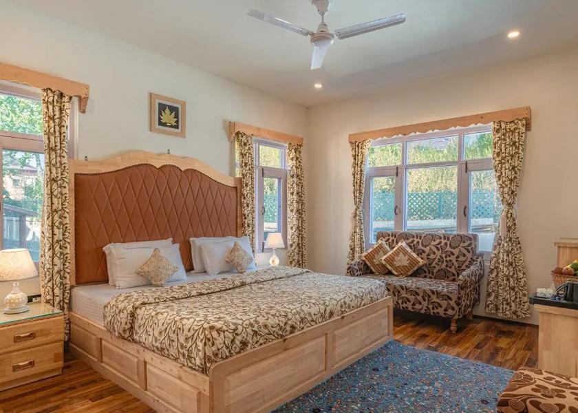 Jammu and Kashmir Srinagar Superior Room