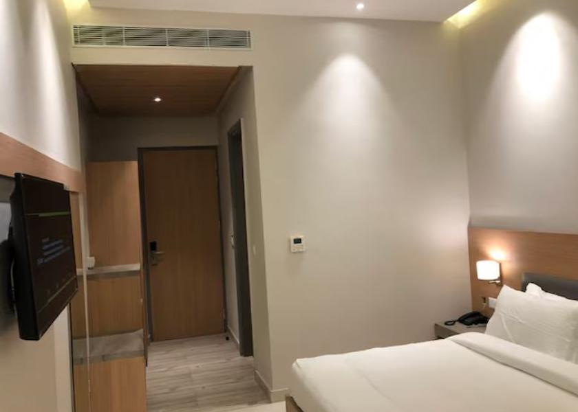 Haryana Ambala Super Deluxe Room with Glass Shower Cabinet