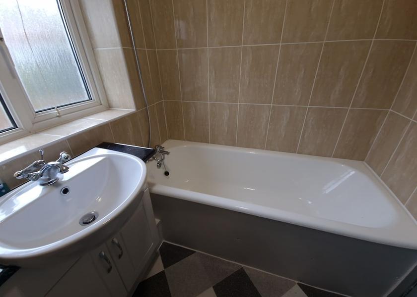 England Oldbury Bathroom