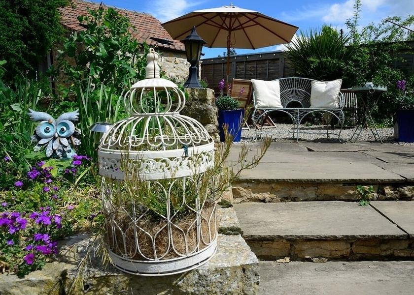 England Bedale Exterior Detail