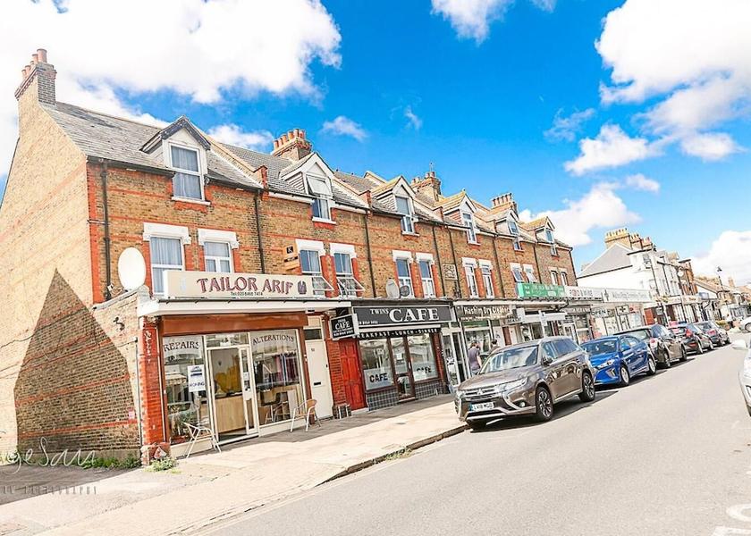 England Bromley Exterior Detail