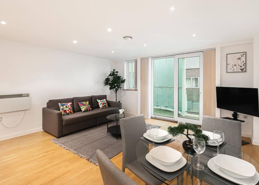 England Barnet Dining Area