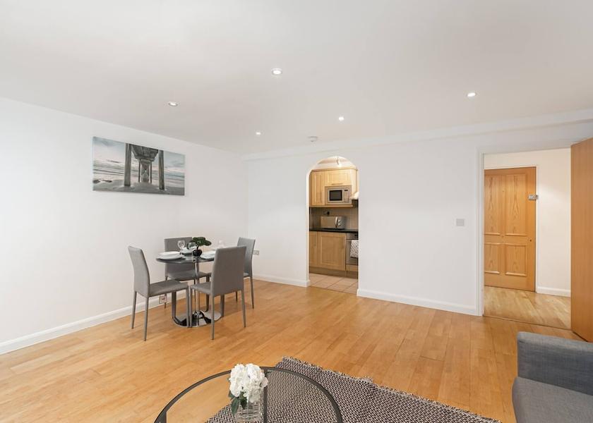 England Barnet Dining Area