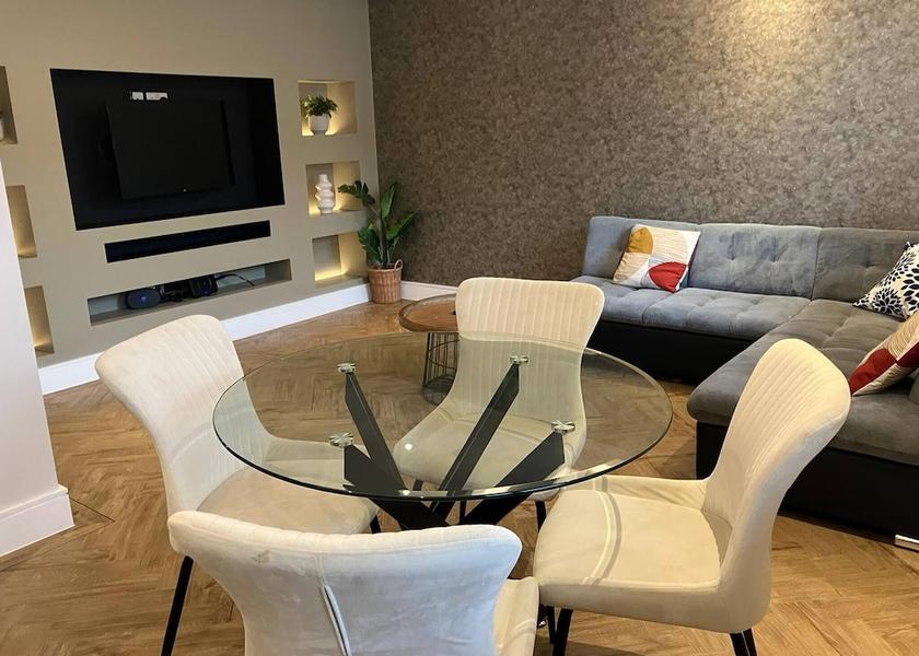 England Barnet Dining Area