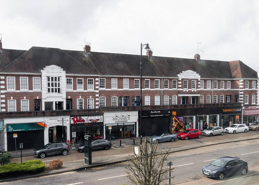 England Barnet Exterior Detail