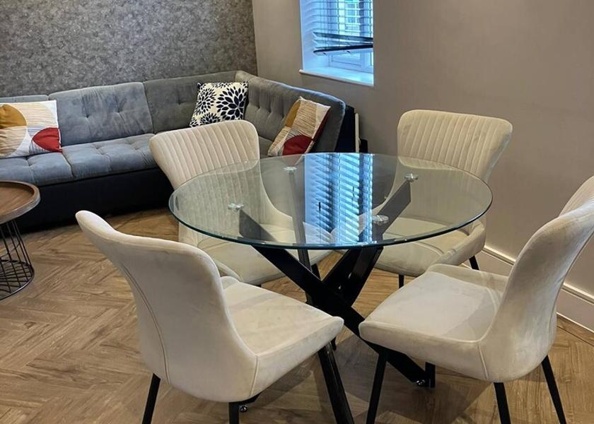 England Barnet Dining Area