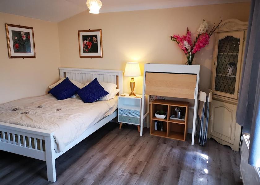 England Eastleigh Room