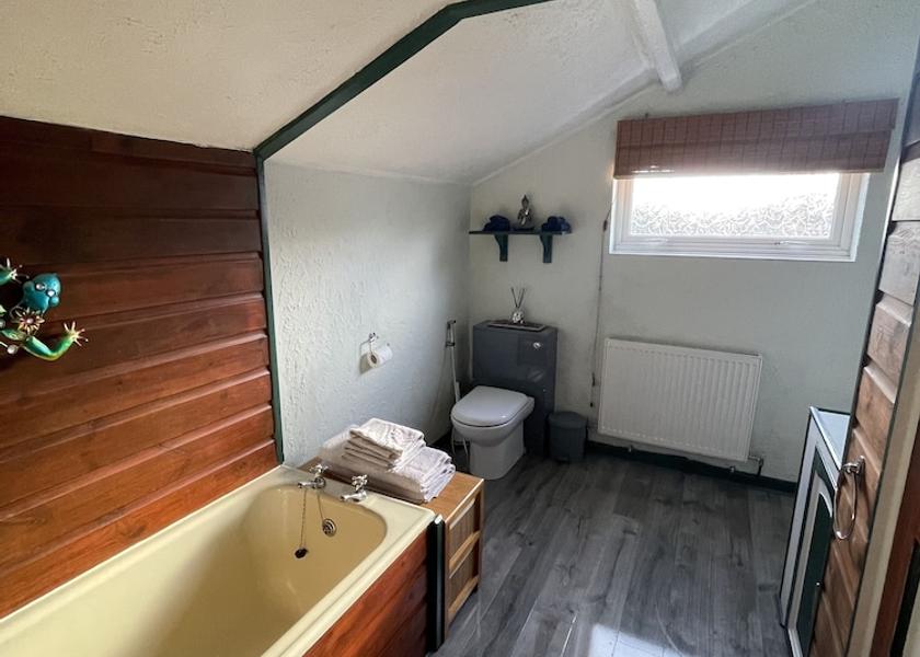 England March Bathroom