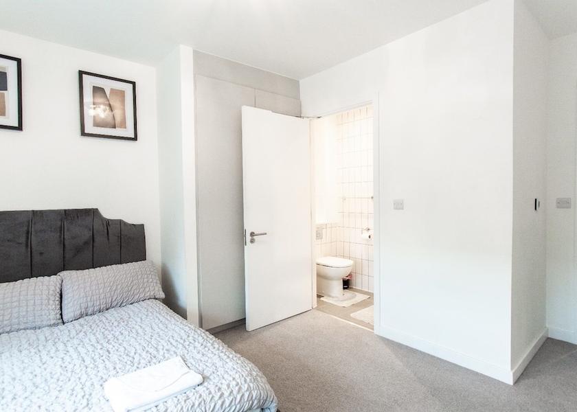 England Barking Room