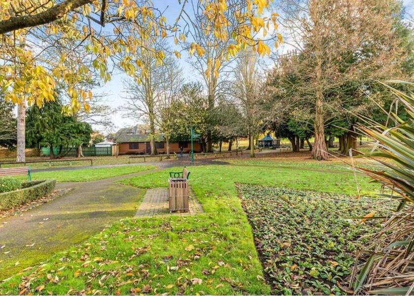 England Banbury Exterior Detail