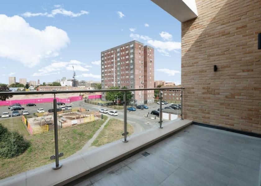 England Barking Property Grounds