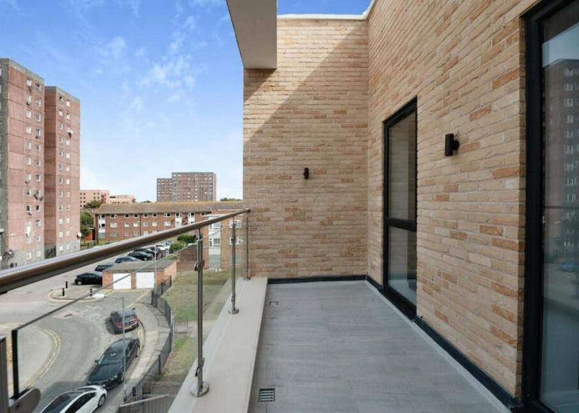 England Barking Property Grounds