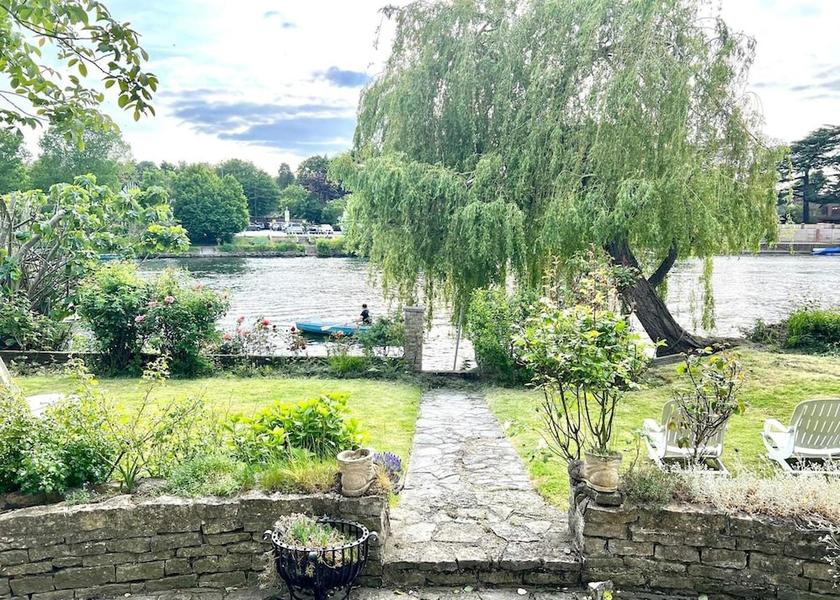 England Staines Property Grounds