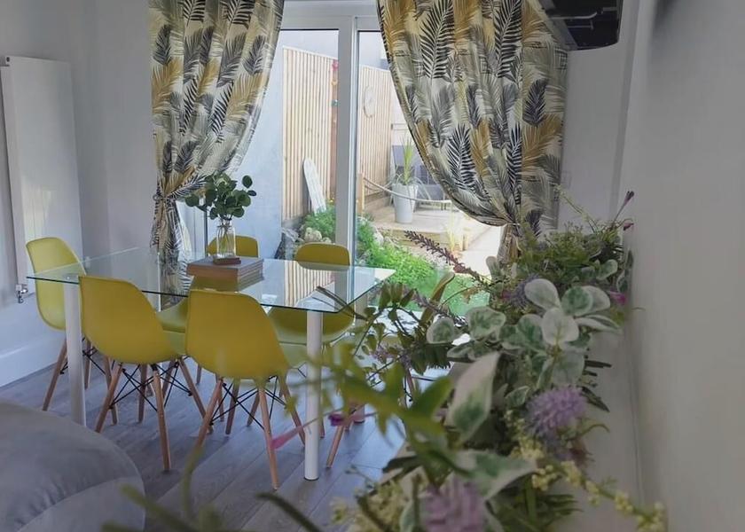 England Chard Dining Area
