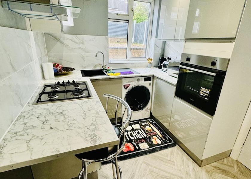 England Stourbridge Kitchen