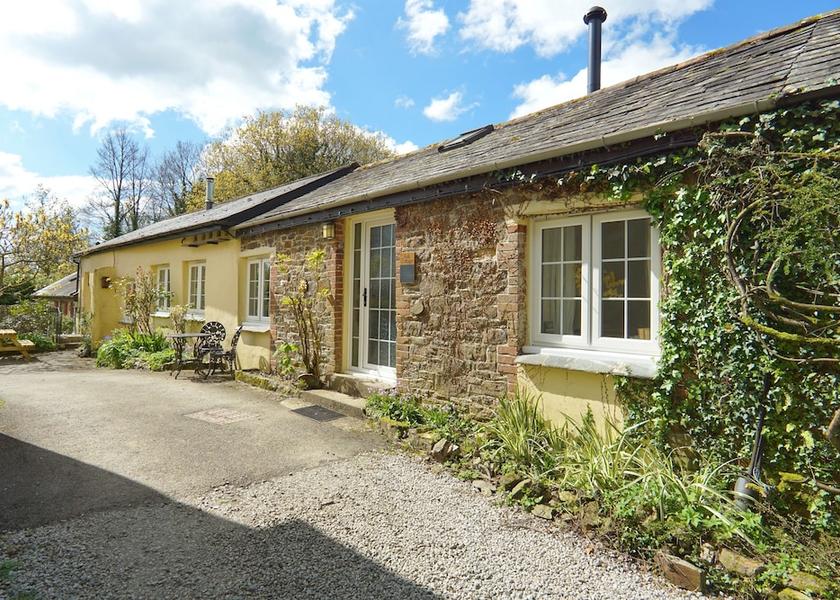 England Holsworthy Exterior Detail