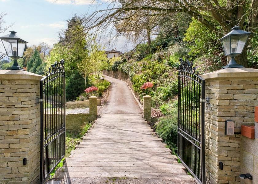 England Devizes Property Grounds