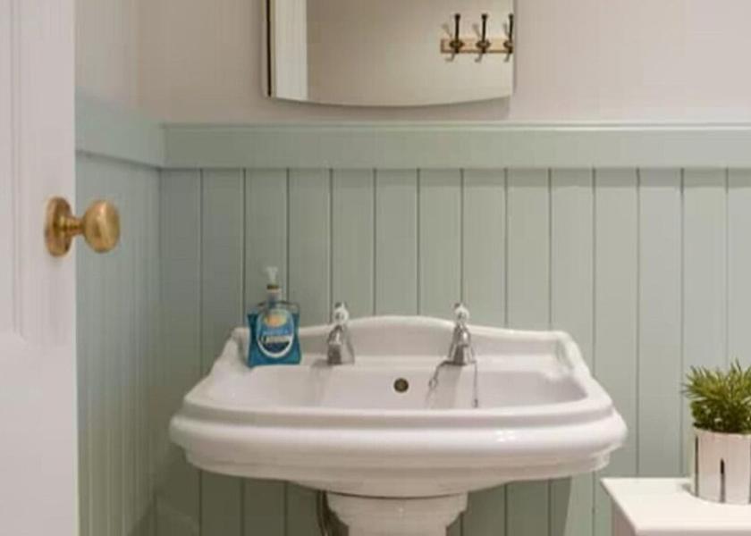 Scotland Burntisland Bathroom