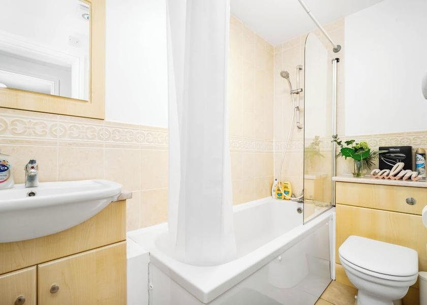 England Oldbury Bathroom