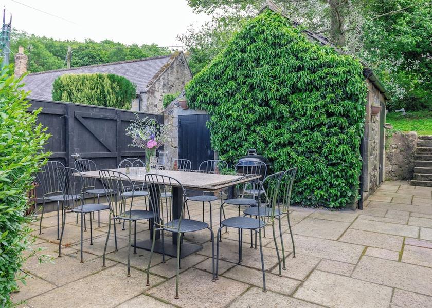 England Belford Outdoor Dining