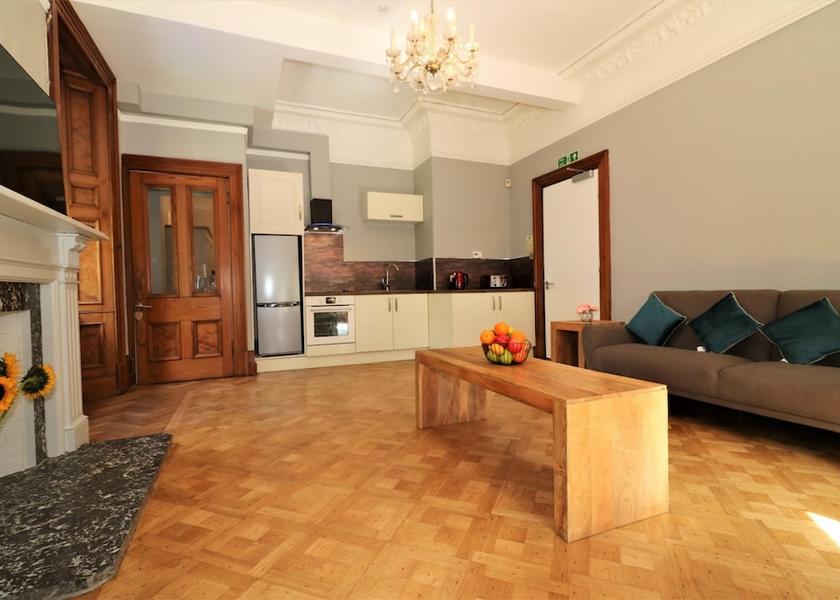 Scotland Airdrie Room