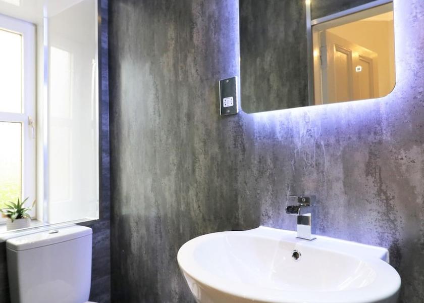 Scotland Airdrie Room