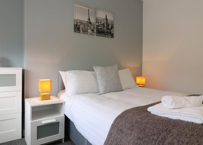 Scotland Airdrie Room