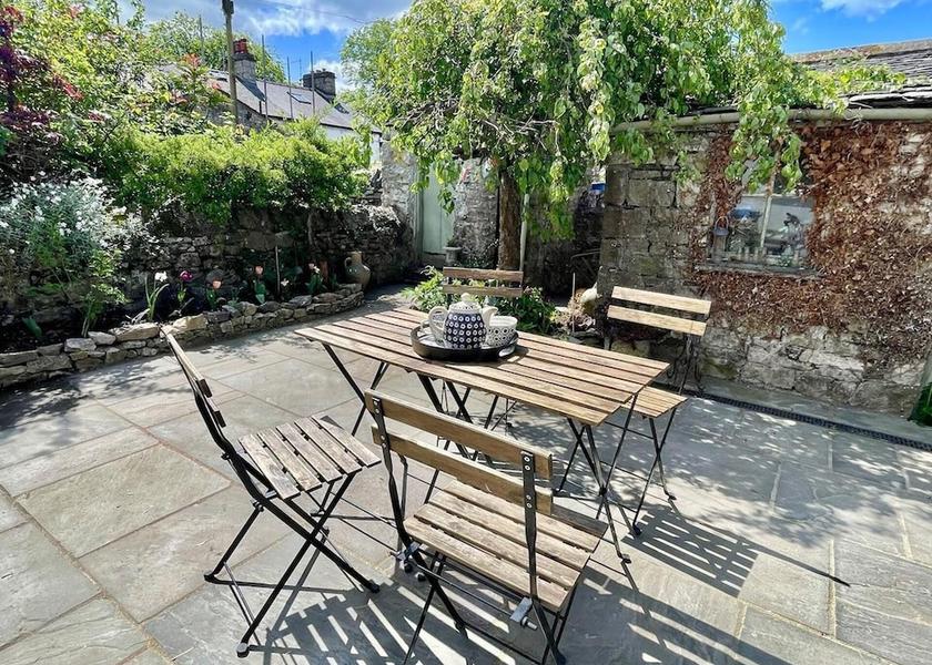 England Kendal Outdoor Dining