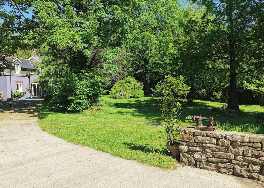 Wales Ammanford Property Grounds