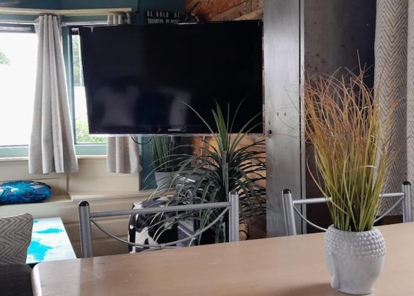 England Par Interior Entrance