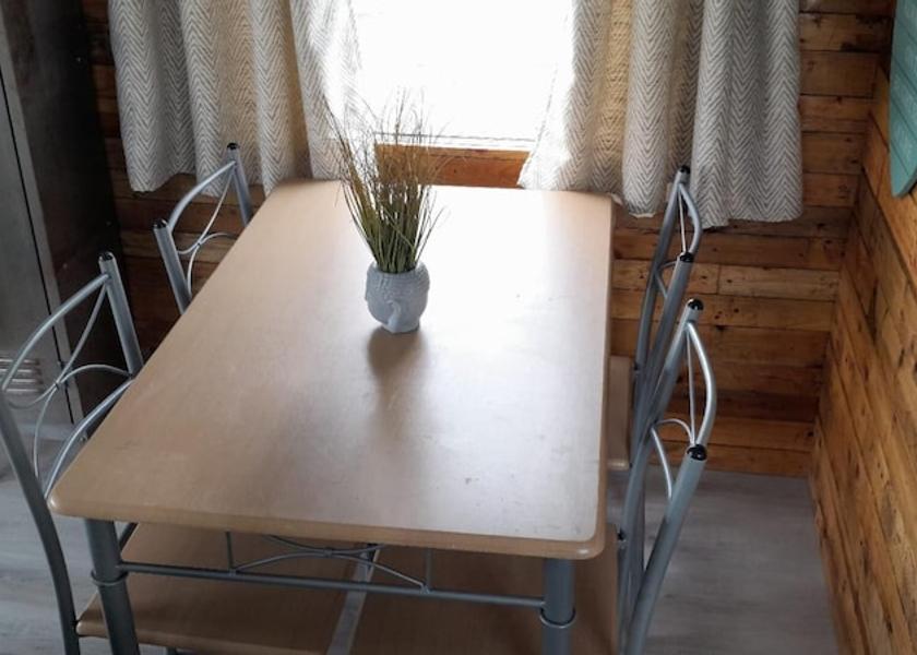 England Par Dining Area