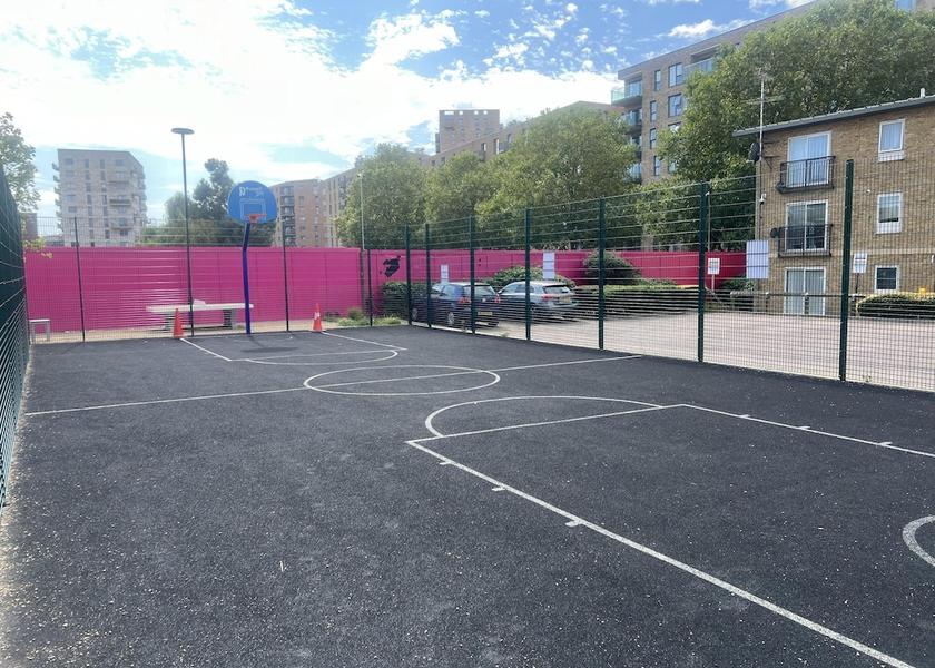 England Barking Sport Court