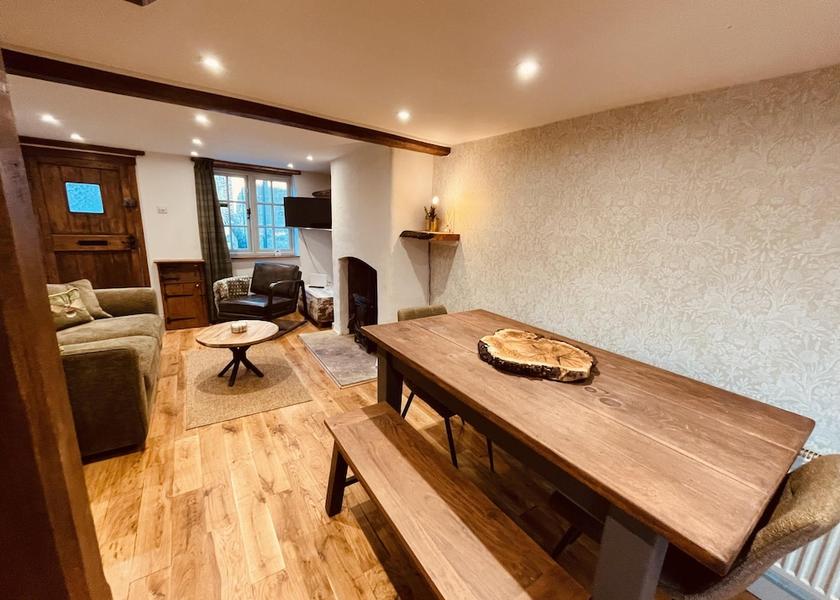 England Shaftesbury Dining Area
