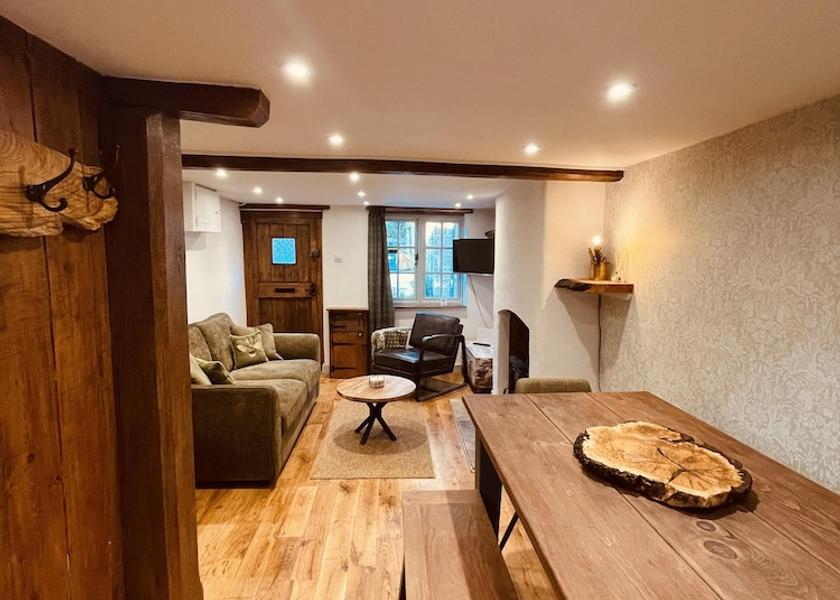 England Shaftesbury Interior Entrance