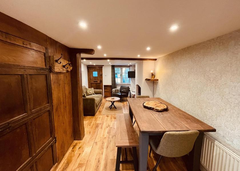 England Shaftesbury Dining Area