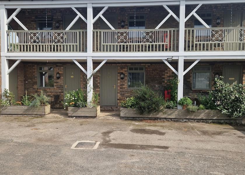 England Driffield Exterior Detail