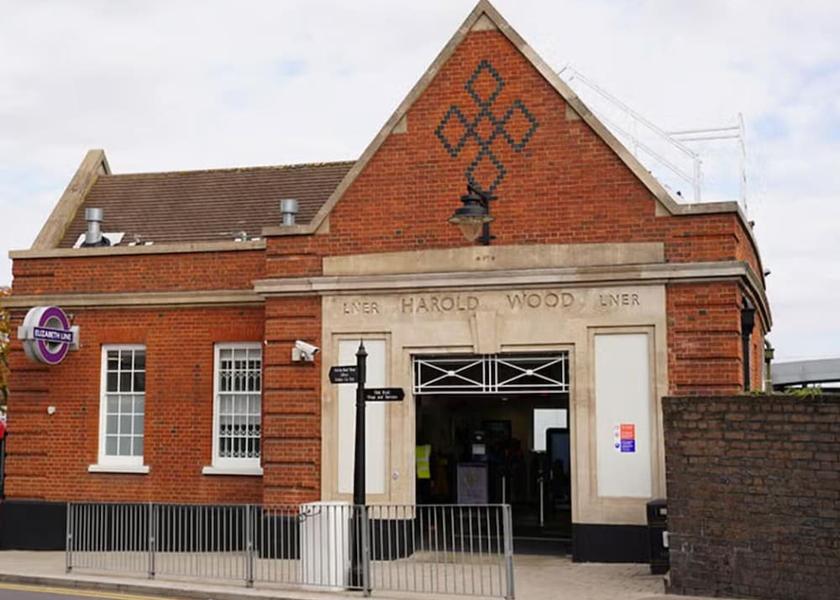 England Romford Exterior Detail