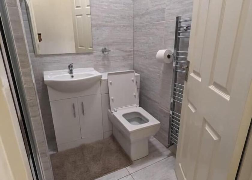 England Barnet Bathroom
