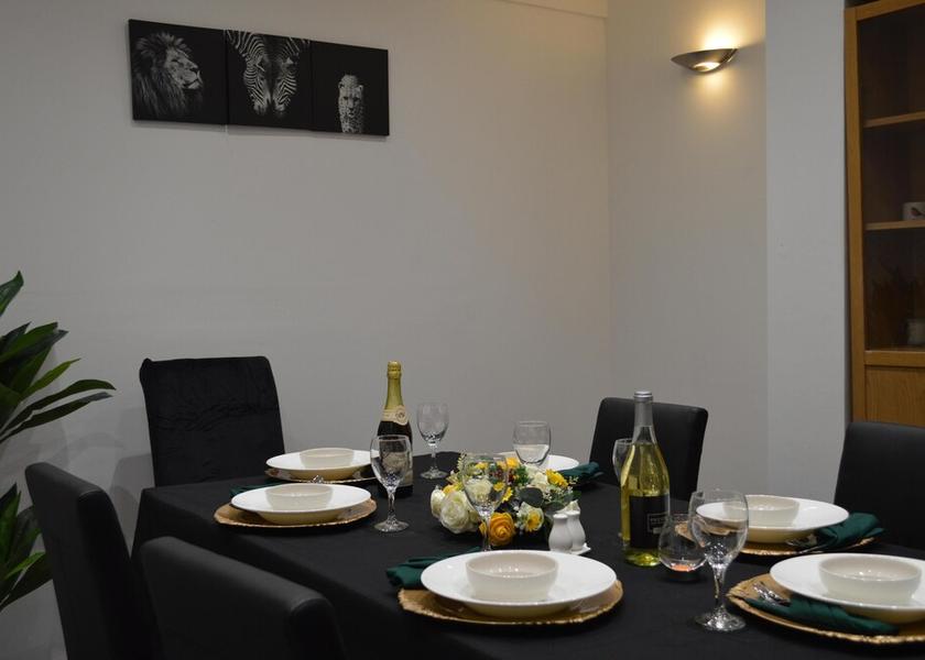 England Harrow Dining Area