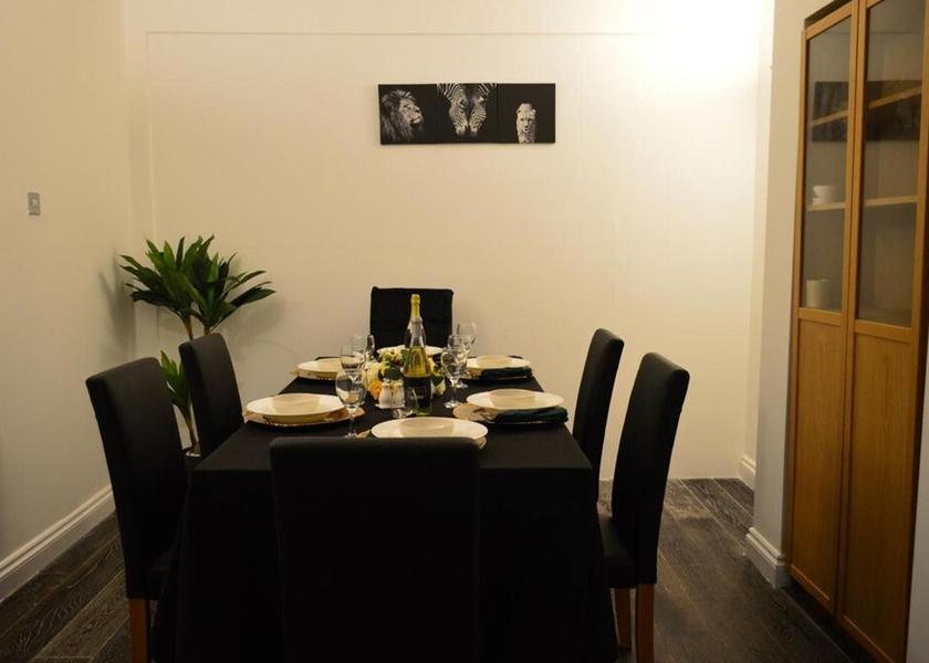 England Harrow Dining Area