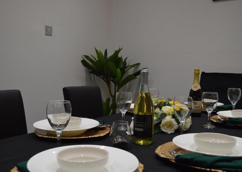 England Harrow Dining Area