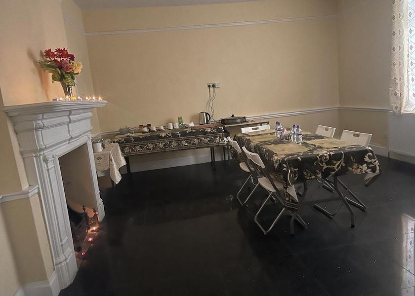 England Staines In-Room Dining