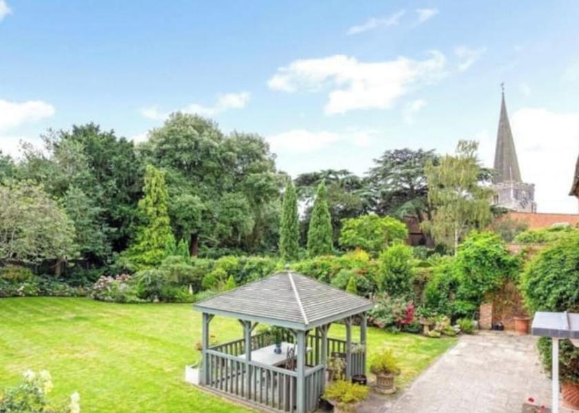 England Staines Garden