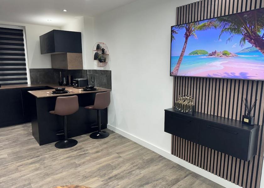 England Uxbridge In-Room Amenity