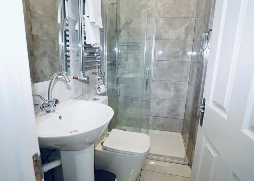 England Ilford Bathroom