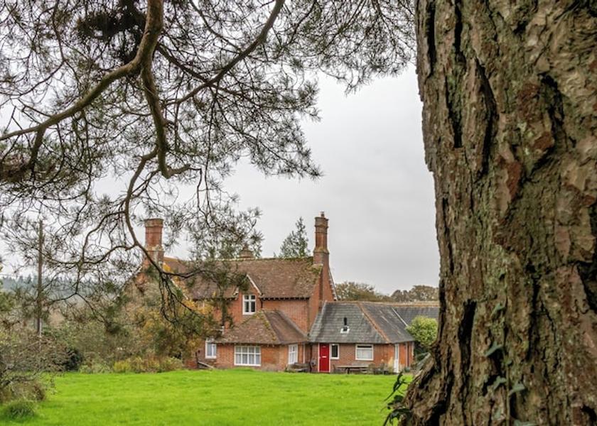 England Brockenhurst Exterior Detail