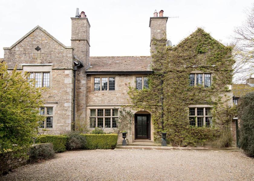 England Hawes entrance